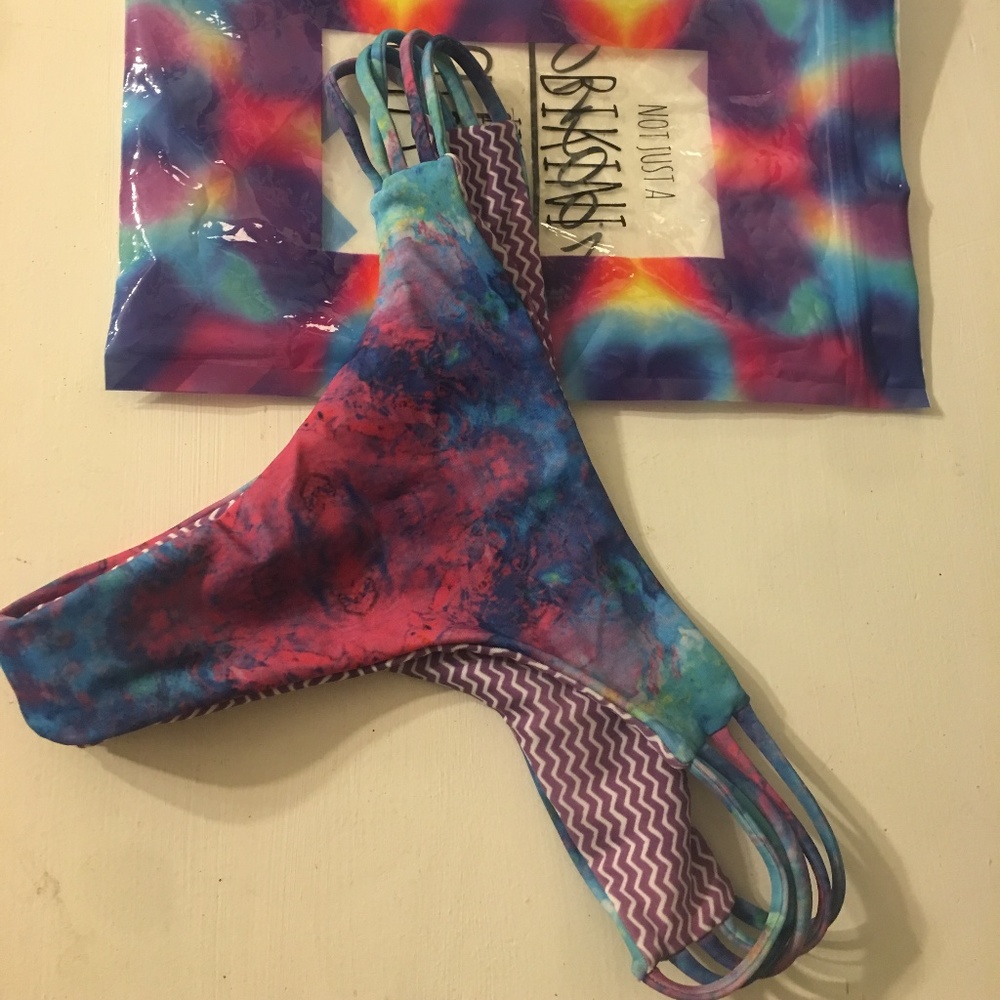 moana bikini popping pippy bottoms